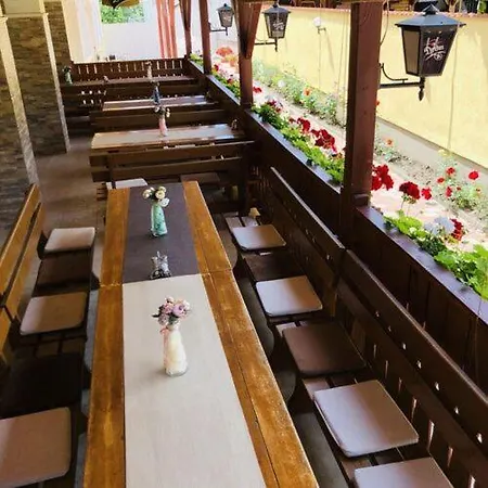 Bed & Breakfast Cserki Panzió 3*
