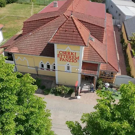 Cserki Panzio 3*