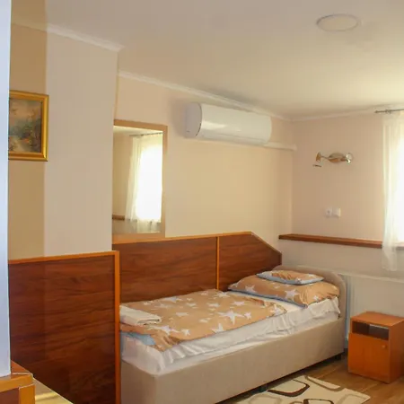 Cserki Panzio 3*